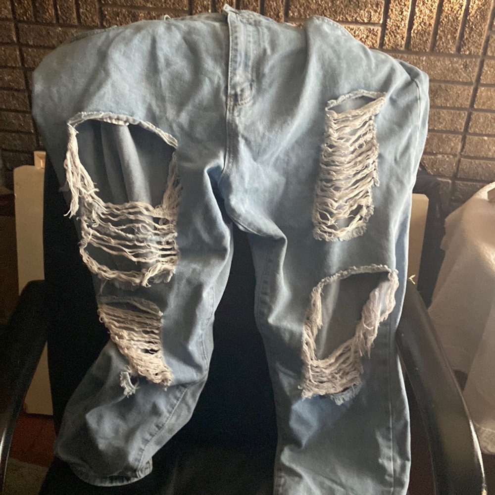 Light blue ripped jeans 2x